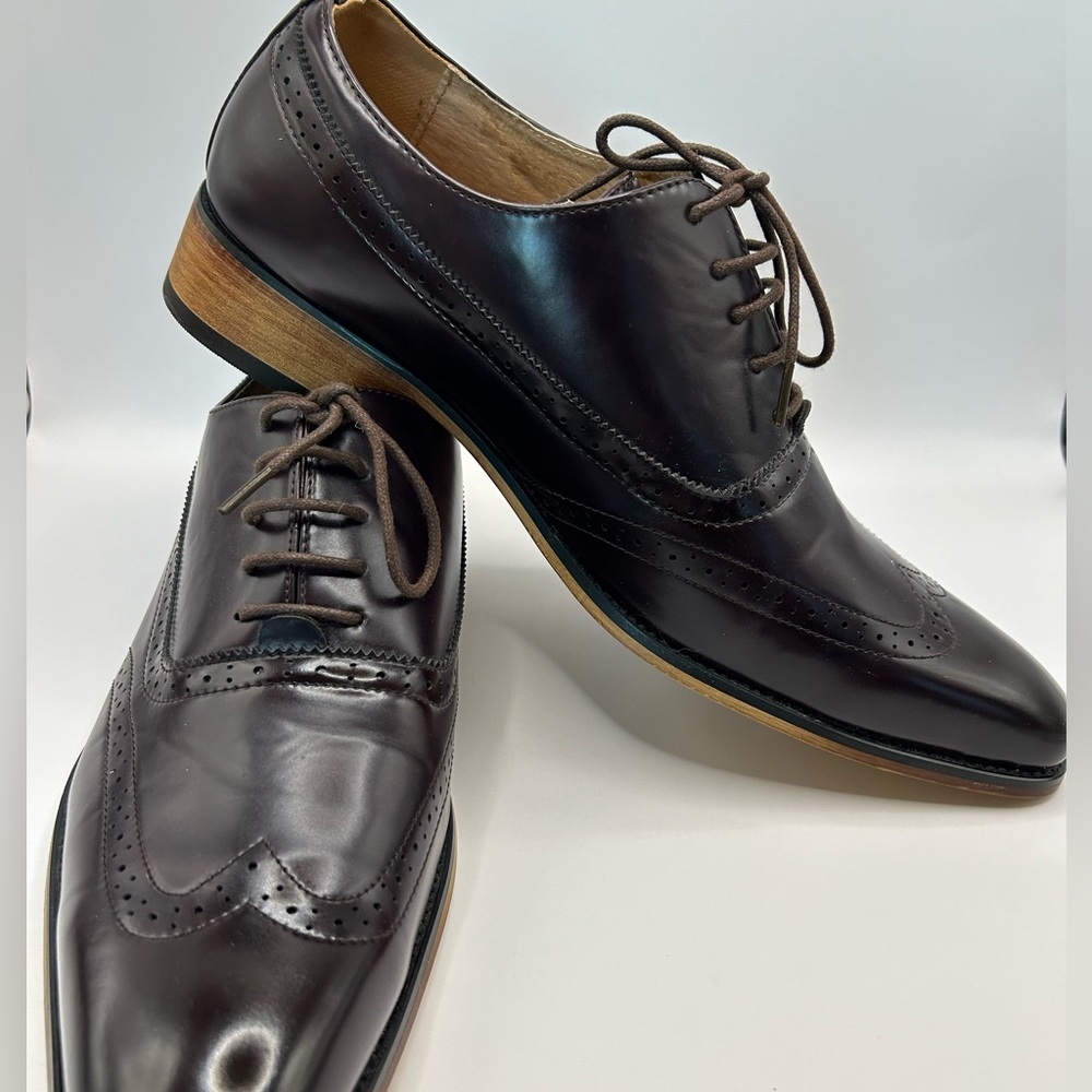 Men’s Gino Vitale lace up dress shoes. Size 12.